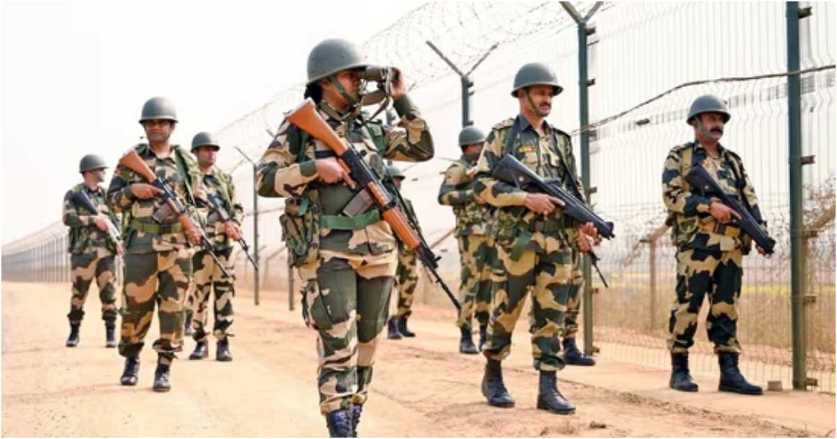 সীমান্তে টহলে বিএসএফ সদস্যরা। ছবি: হিন্দুস্তান টাইমস